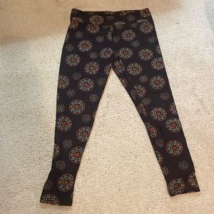 LuLaRoe Tall & Curvy Leggings